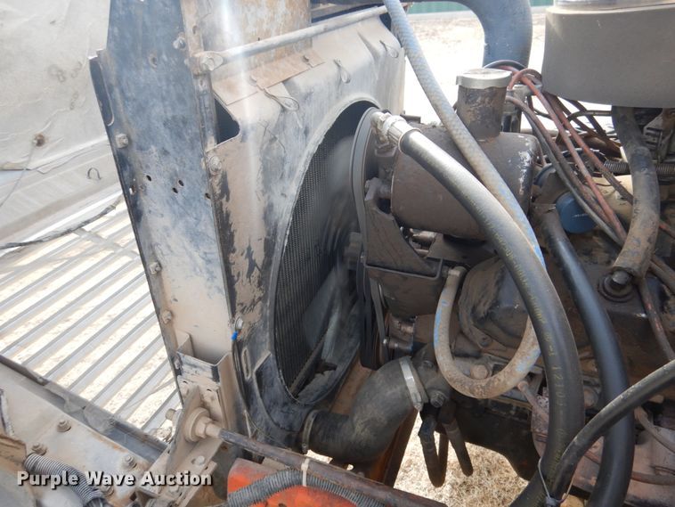 image for item DJ3025 1976 International Loadstar 1700 grain truck