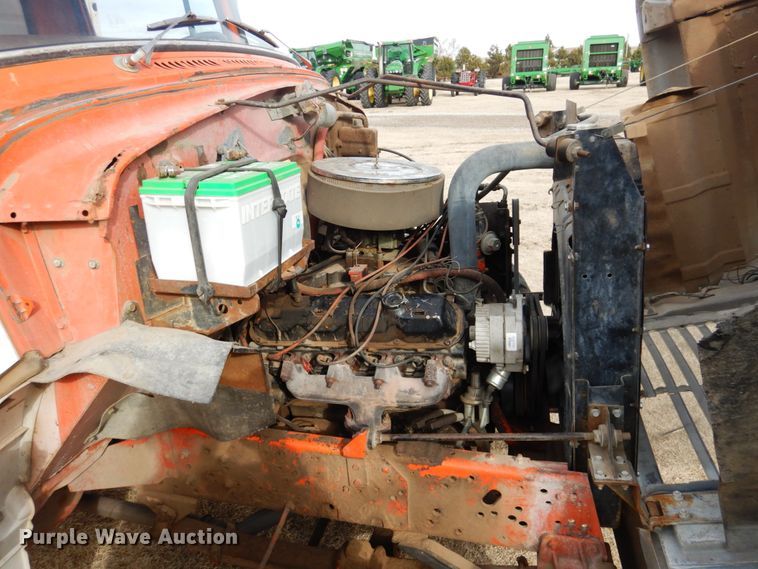 image for item DJ3025 1976 International Loadstar 1700 grain truck