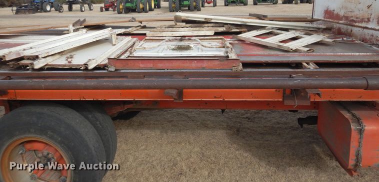 image for item DJ3025 1976 International Loadstar 1700 grain truck