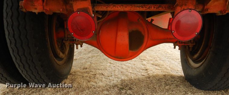 image for item DJ3025 1976 International Loadstar 1700 grain truck