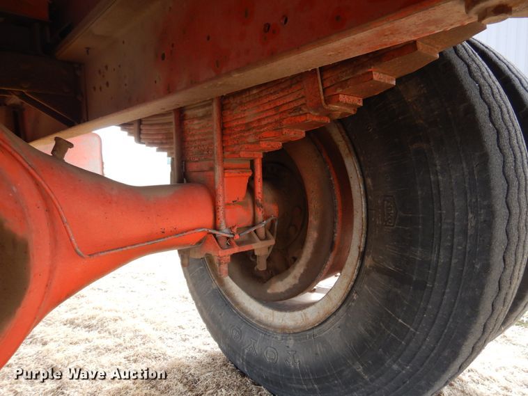 image for item DJ3025 1976 International Loadstar 1700 grain truck