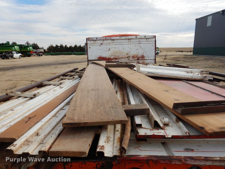 image for item DJ3025 1976 International Loadstar 1700 grain truck