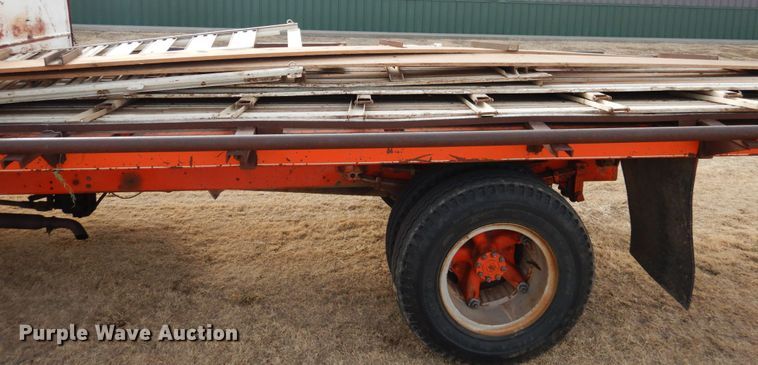 image for item DJ3025 1976 International Loadstar 1700 grain truck