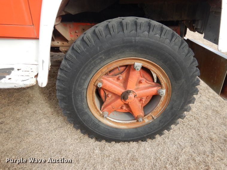 image for item DJ3025 1976 International Loadstar 1700 grain truck