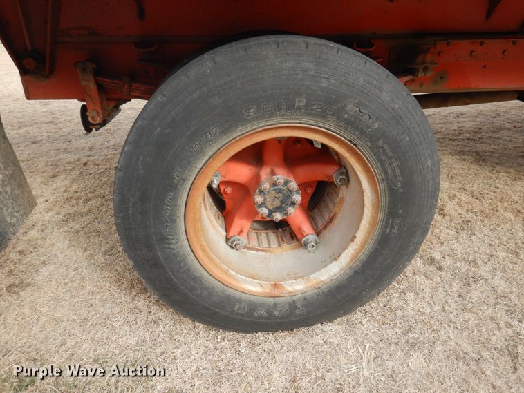 image for item DJ3025 1976 International Loadstar 1700 grain truck