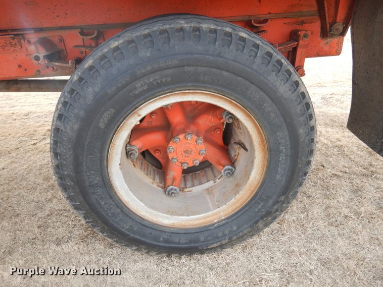 image for item DJ3025 1976 International Loadstar 1700 grain truck