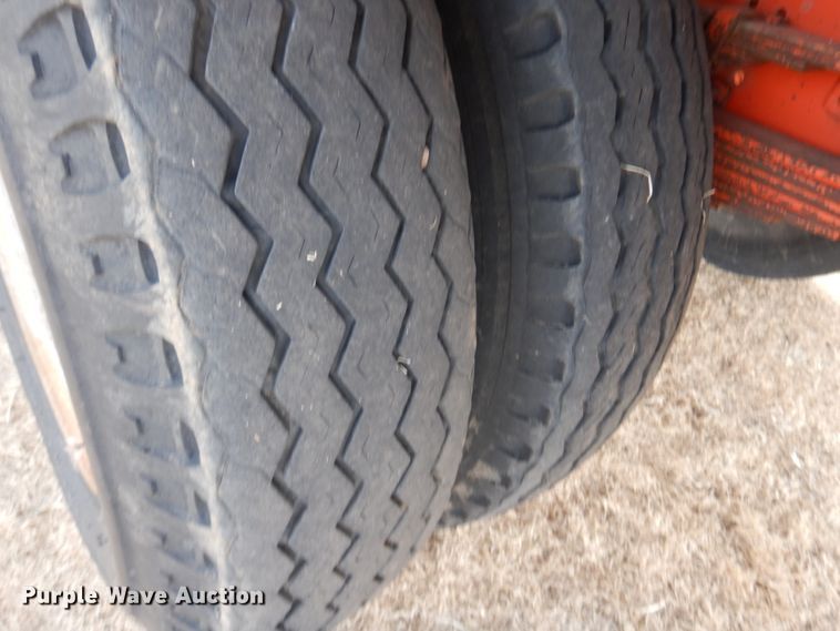 image for item DJ3025 1976 International Loadstar 1700 grain truck