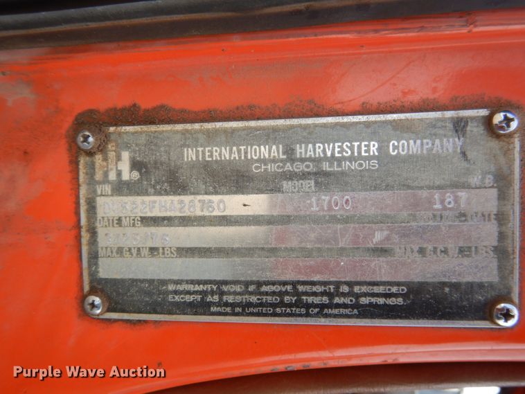 image for item DJ3025 1976 International Loadstar 1700 grain truck