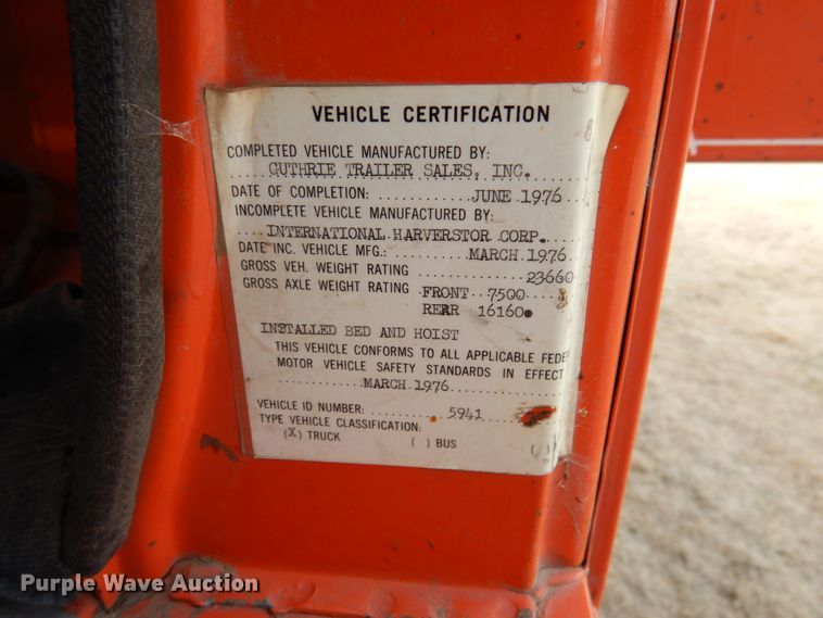 image for item DJ3025 1976 International Loadstar 1700 grain truck