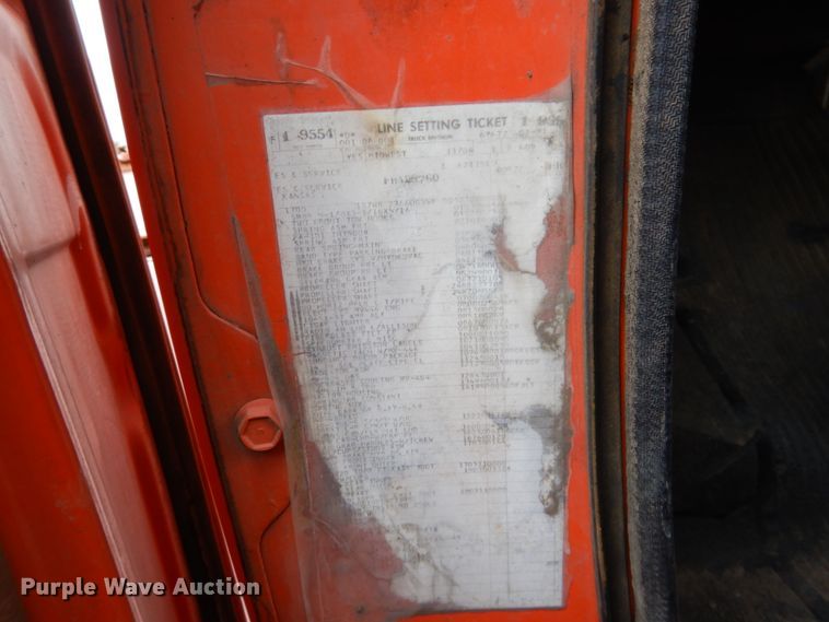 image for item DJ3025 1976 International Loadstar 1700 grain truck