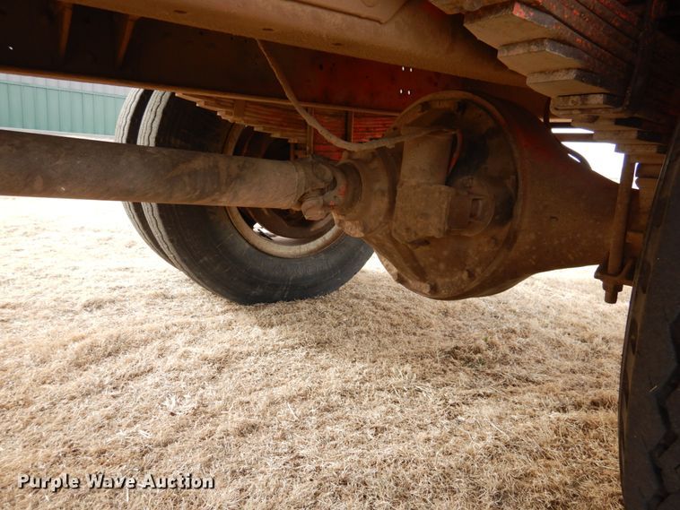 image for item DJ3025 1976 International Loadstar 1700 grain truck