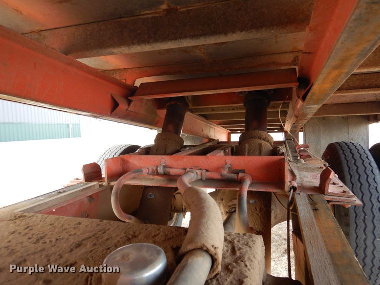 image for item DJ3025 1976 International Loadstar 1700 grain truck