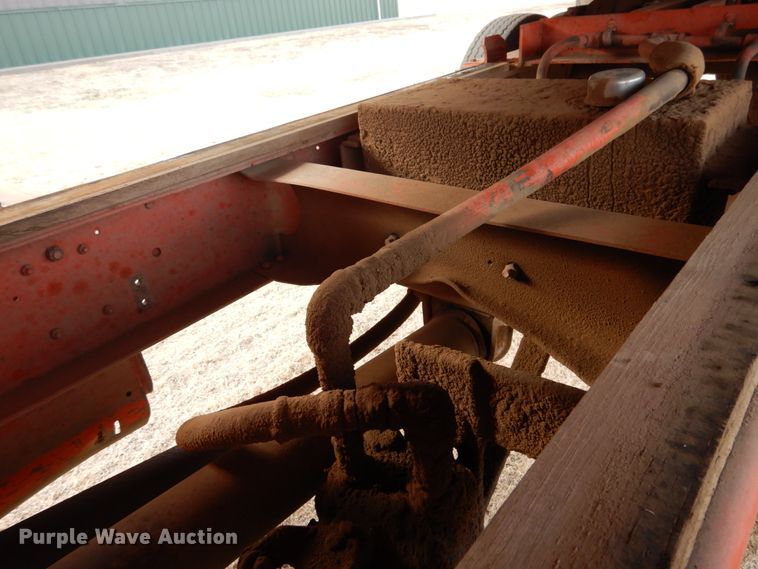 image for item DJ3025 1976 International Loadstar 1700 grain truck