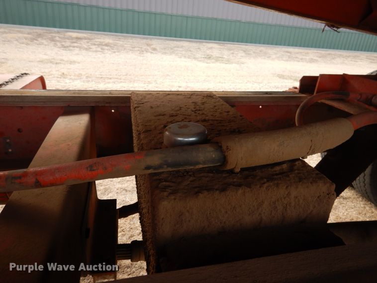 image for item DJ3025 1976 International Loadstar 1700 grain truck