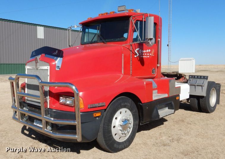 image for item DJ3028 1986 Kenworth T600A semi truck