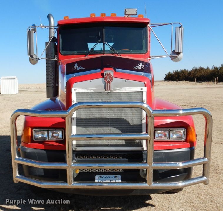 image for item DJ3028 1986 Kenworth T600A semi truck