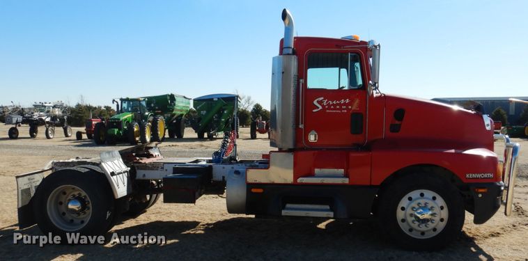 image for item DJ3028 1986 Kenworth T600A semi truck