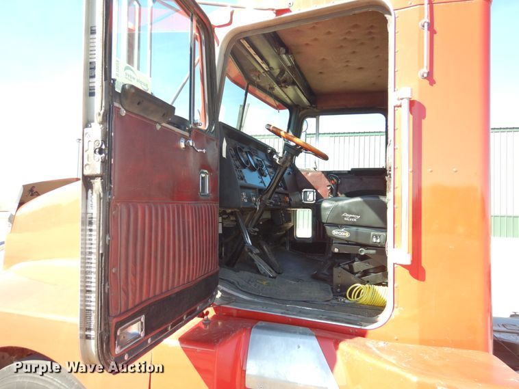 image for item DJ3028 1986 Kenworth T600A semi truck