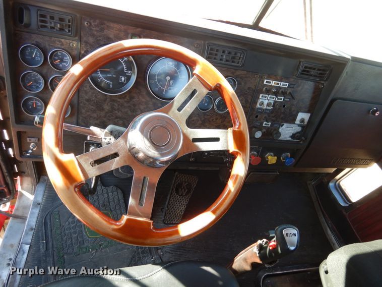 image for item DJ3028 1986 Kenworth T600A semi truck