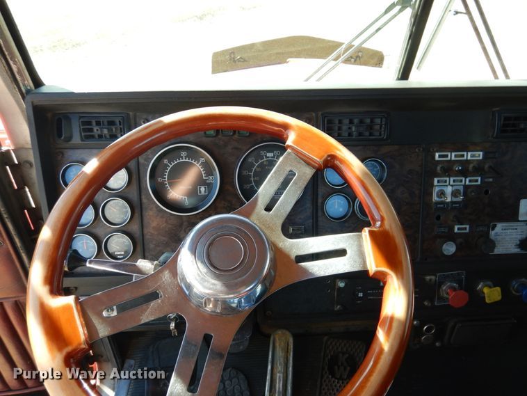 image for item DJ3028 1986 Kenworth T600A semi truck