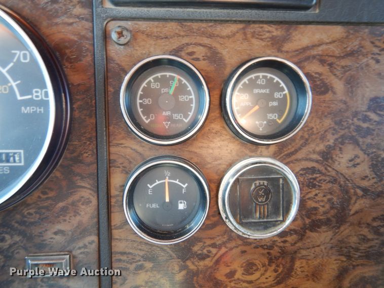 image for item DJ3028 1986 Kenworth T600A semi truck