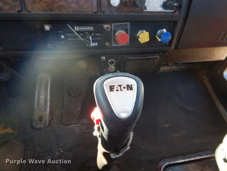 image for item DJ3028 1986 Kenworth T600A semi truck