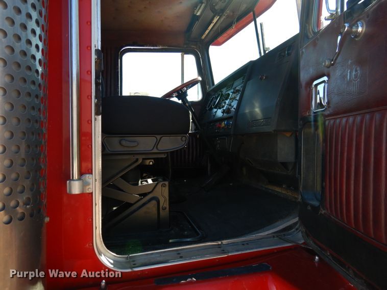 image for item DJ3028 1986 Kenworth T600A semi truck