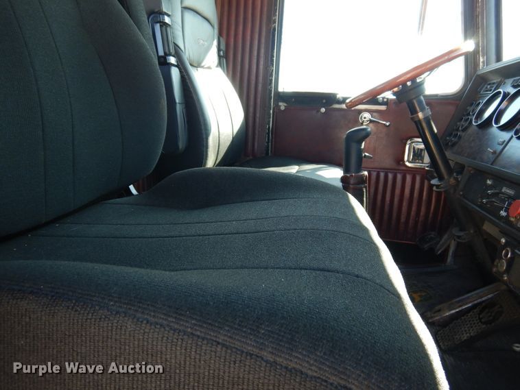 image for item DJ3028 1986 Kenworth T600A semi truck