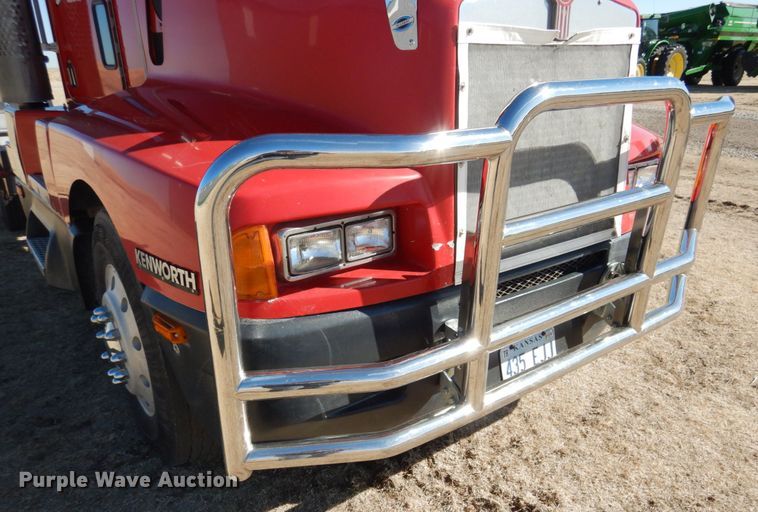 image for item DJ3028 1986 Kenworth T600A semi truck