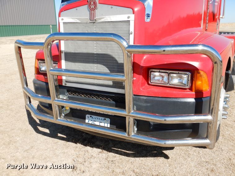 image for item DJ3028 1986 Kenworth T600A semi truck