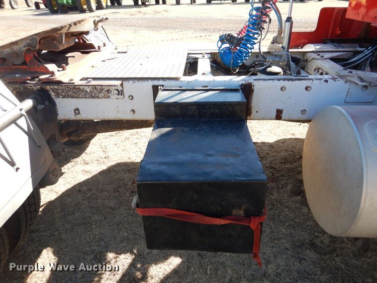 image for item DJ3028 1986 Kenworth T600A semi truck