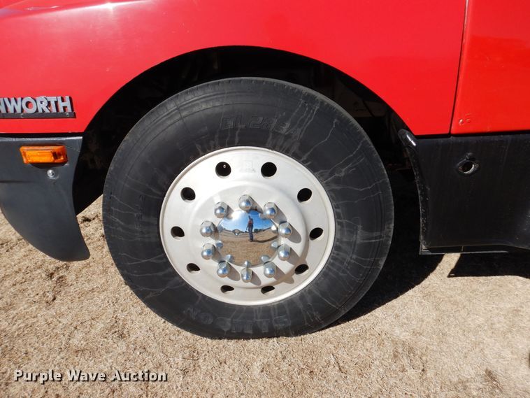 image for item DJ3028 1986 Kenworth T600A semi truck