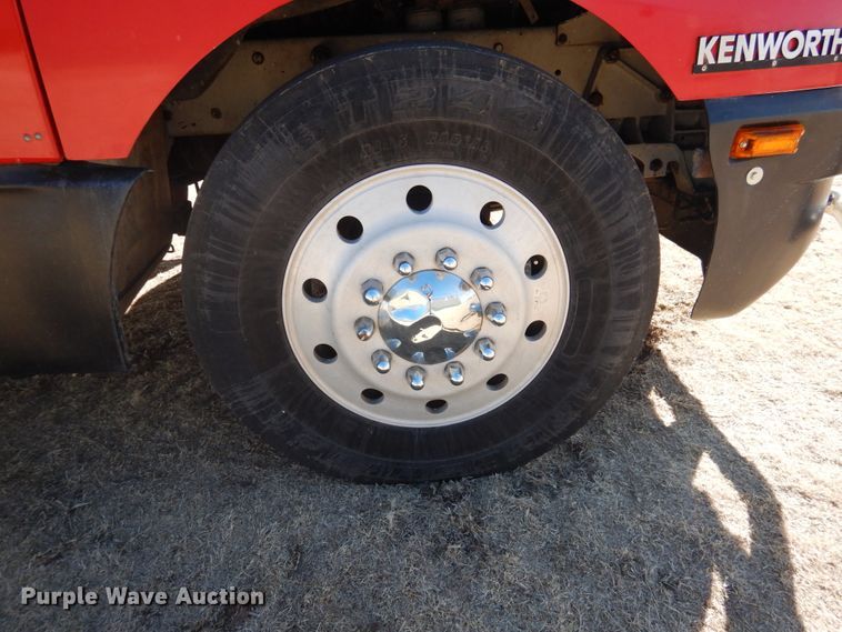 image for item DJ3028 1986 Kenworth T600A semi truck