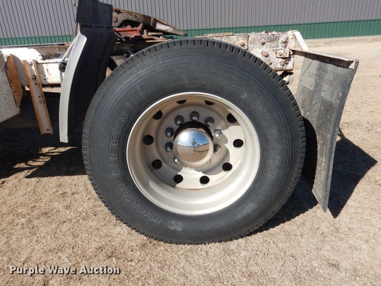 image for item DJ3028 1986 Kenworth T600A semi truck