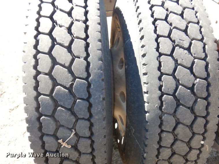 image for item DJ3028 1986 Kenworth T600A semi truck