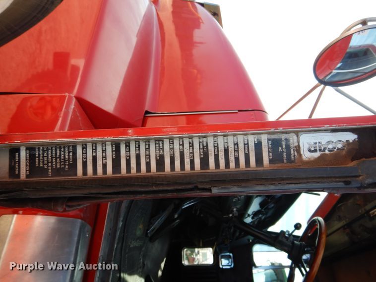 image for item DJ3028 1986 Kenworth T600A semi truck