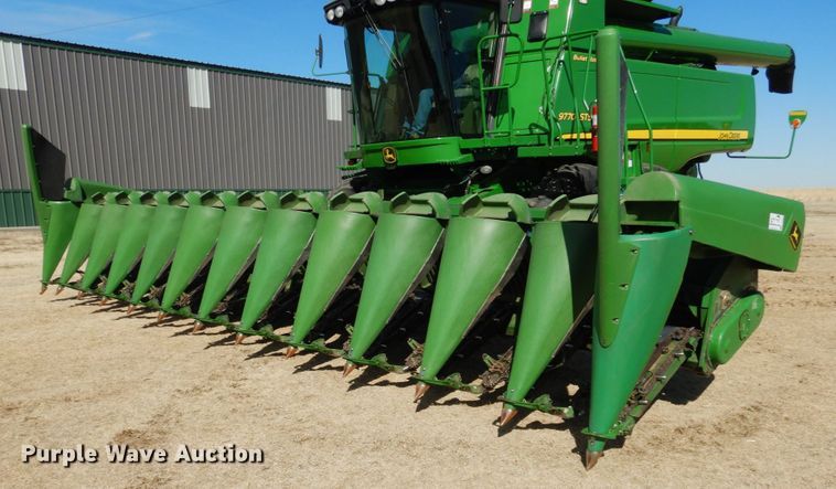 image for item DJ3033 John Deere 1293 corn head