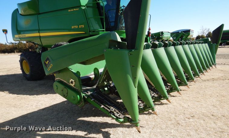 image for item DJ3033 John Deere 1293 corn head