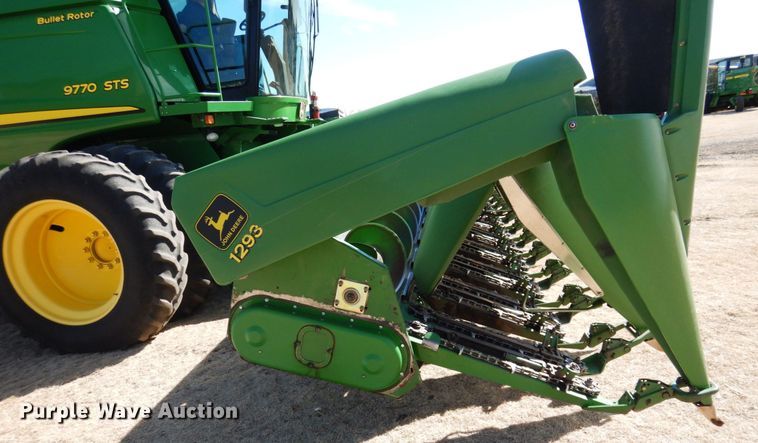 image for item DJ3033 John Deere 1293 corn head