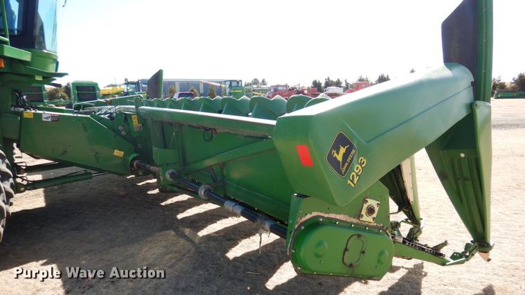 image for item DJ3033 John Deere 1293 corn head