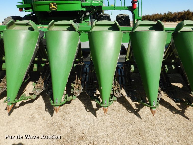 image for item DJ3033 John Deere 1293 corn head