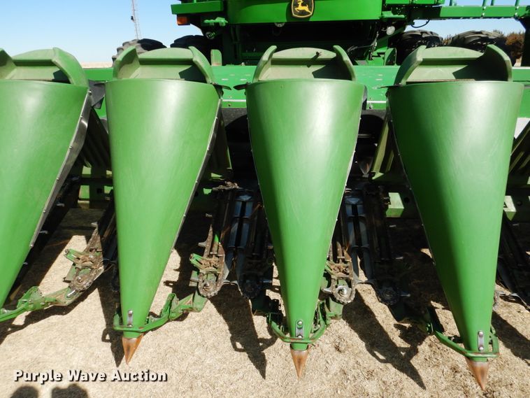 image for item DJ3033 John Deere 1293 corn head