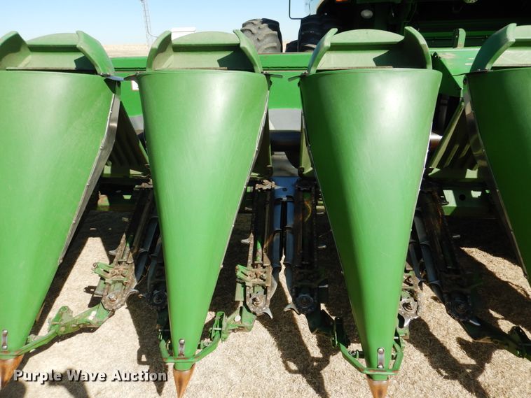 image for item DJ3033 John Deere 1293 corn head