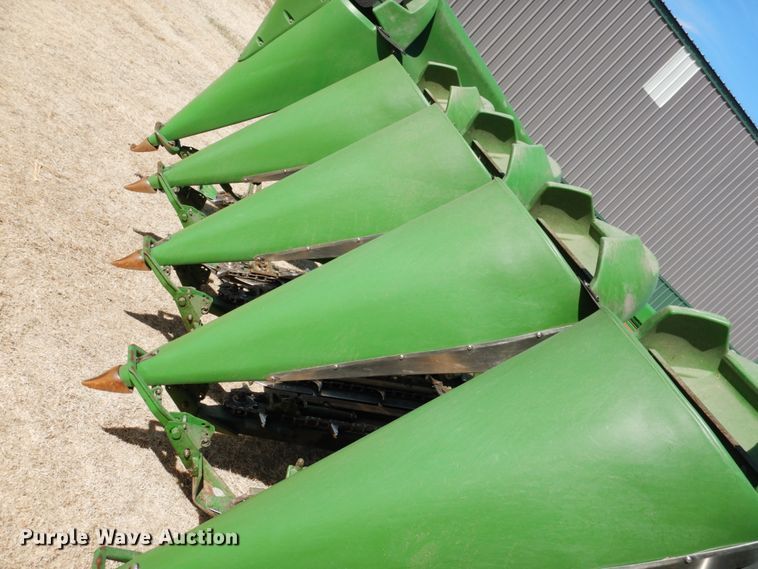 image for item DJ3033 John Deere 1293 corn head