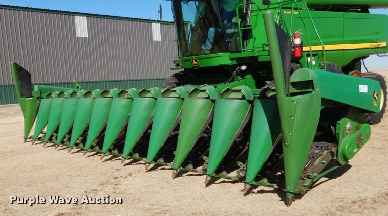 image for item DJ3036 John Deere 1293 corn head