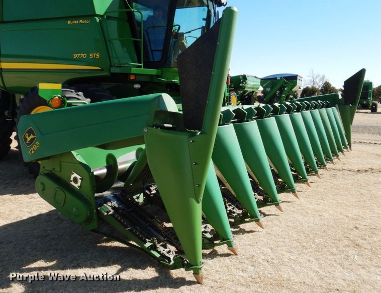 image for item DJ3036 John Deere 1293 corn head