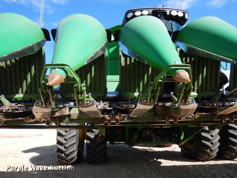 image for item DJ3036 John Deere 1293 corn head
