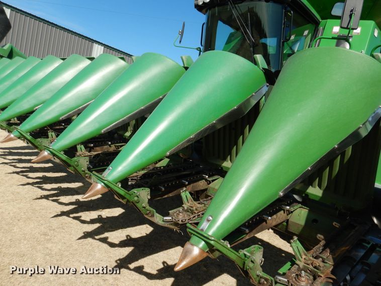 image for item DJ3036 John Deere 1293 corn head