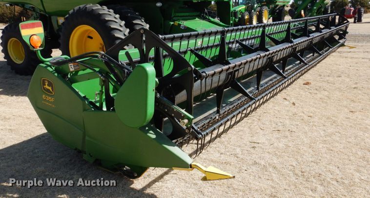 image for item DJ3037 John Deere 635 Hydraflex flex head