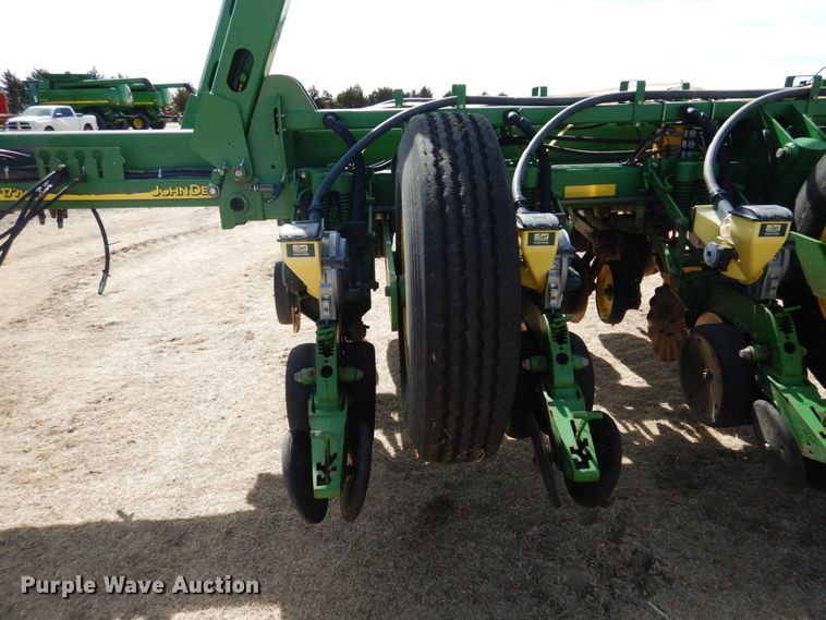 image for item DJ3040 2005 John Deere 1770NT CCS no-till planter